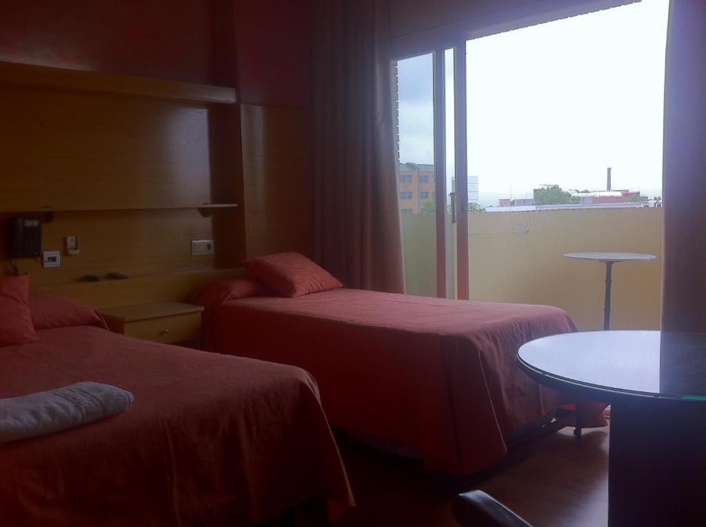 Hotel Ric Sabadell Zimmer foto