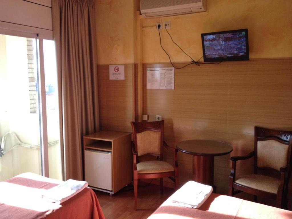 Hotel Ric Sabadell Zimmer foto